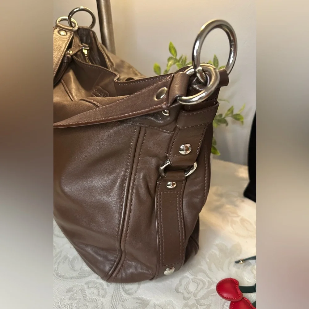 Coach Vintage Chocolate Brown Glove-tanned Leather Hobo F14706